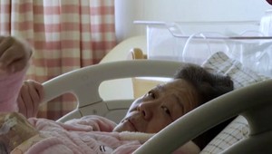 Zázrak v čínskej nemocnici: 67-ročná žena porodila dieťa, počať ho mala prirodzene