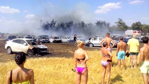 Päťdesiatšesť áut, toľko pohltil požiar vo Vincovom lese