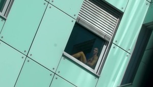 VIDEO: Cristiano Ronaldo sedel na parapetnej doske okna hotela v Bratislave