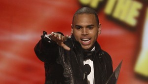 Chris Brown je podľa časopisu Billboard umelcom roka