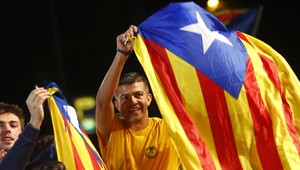 Katalánci hlasovali za nezávislosť. Voľby vyhrali separatistické strany