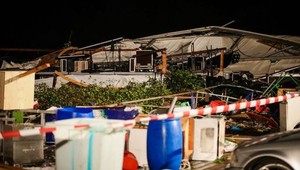 Tragédia na festivale. Počas silnej búrky sa na ľudí zrútil stan