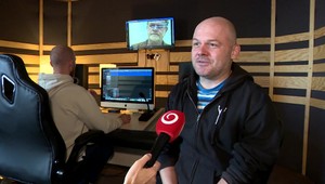 Koleník o scénach so zbraňami: Musíme úplne dôverovať štábu a rekvizitárom, ktorí obsluhujú zbrane