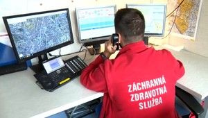 Zdravotné ťažkosti na Štedrý deň: Ošetrili aj pacienta, ktorý prehltol zátku zo šampanského