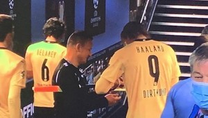 Bláznivý futbalový svet. Za Haalandov autogram ho suspendovali