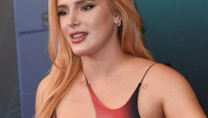 Fúha, toto asi prehnala: Bývala hviezda Disney si na premiéru obliekla TOTO!