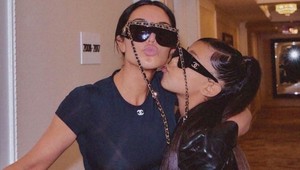 Kim Kardashian čelí kritike za dcérin outfit: Má len 11 rokov a TOTO jej dovolila?