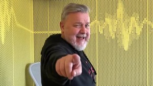 Trombóza, obojstranná pľúcna embólia! Český spevák a moderátor má vážne zdravotné problémy!