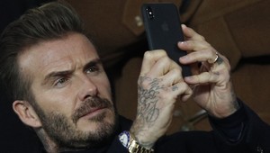 Telefonovanie za volantom bude Davida Beckhama mrzieť poriadne dlho