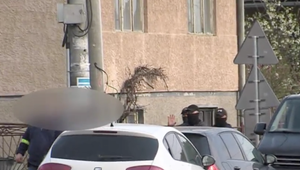 Otec so synom majú problém. Polícia v ich dome našla zbrane a drogy