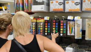 Školský rok je za dverami. Koľko zaplatíte za základnú školskú výbavu?