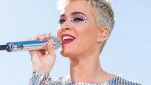 Katy Perry skočila z útesu!