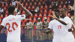 Brankár loptu neodkopol na dva pokusy. Pomohol kanadskému postupu