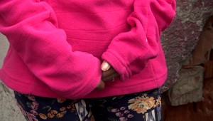 Mladé dievčatá vlákali na spoločné bývanie, potom ich nútili k sexuálnym službám. Pracovali denne osem mesiacov