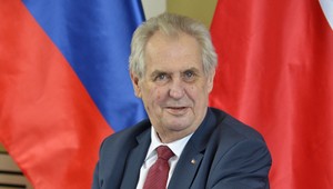 Zbavia Miloša Zemana právomoci? Prezident podľa lekára nie je schopný vykonávať funkciu