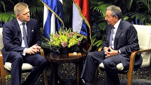Premiér Fico sa na Kube stretol s Raúlom Castrom, urovnal dlh