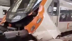 Nehoda vlaku si vyžiadala 53 zranených