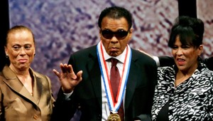 Odišla legenda boxu. Zomrel Muhammad Ali