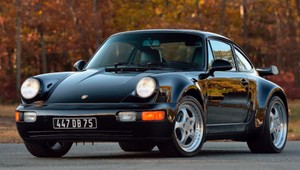 Legendárne Porsche 911 Turbo z filmu Bad Boys predali za astronomickú cenu