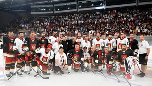 Legendy NHL slávnostne vyprevadili Hossu do hokejového dôchodku