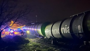 Nákladný vlak viezol jedovatý a horľavý etanol, vykoľajil sa