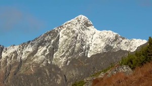 Vo Vysokých Tatrách platí uzávera. Niektorí ľudia majú výnimku