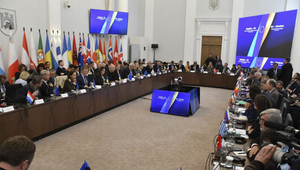 EÚ pritvrdzuje voči Moskve: Miliarda na obranu a tribunál pre Putina