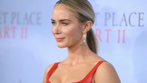 Na prvý pohľad sexi, ale… Zdeformované prsia známej herečky si všimli všetci