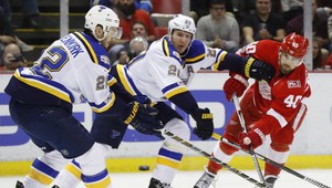 Detroit neskóroval, víťazná šnúra St. Louis už päťzápasová