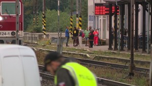 Hrôza pri železničnom priecestí: Časti tela boli roztrúsené vo vzdialenosti niekoľkých metrov