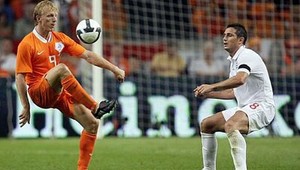 V Amsterdame zatkli 15 futbalových výtržníkov, tvrdé jadro ´spalo´