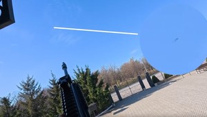 VIDEO: Ukrajinský vojenský hovorca zostrelil dron. Zachránil životy novinárom