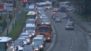 Prehustená doprava trápi aj menšie mestá. Podľa odborníka na samosprávu riešenia sú