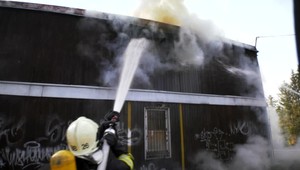 V administratívnej budove vypukol obrovský požiar, ľudí museli evakuovať