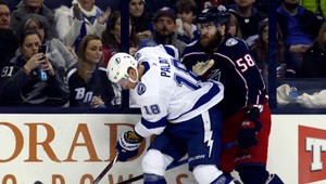 Rizikové povolanie? Hokejového redaktora takmer zostrelil puk