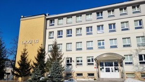 Pre mrazy zostali v Poľsku zatvorené stovky škôl, na uliciach pribudli vyhrievané stany