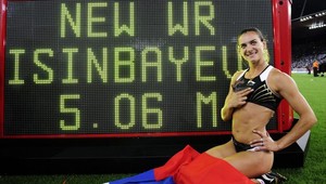 Rekordérka Isinbajevová si v Luzerne zranila ruku