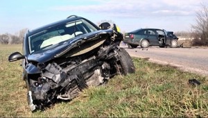 Čelná zrážka! Vodič Mikuláš (35) predbiehal v hustej hmle