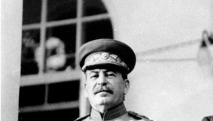 Sochu Stalina v jeho rodnom meste odstránili z námestia