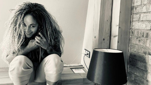 Mala dokonalú hrivu a teraz... Tina dala nožnice do ruky synovi, TOTO je výsledok!