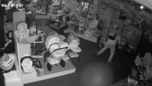 Nevinné bábätko sa v Žiline vozí v ukradnutom kočíku