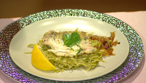 Filet zo zubáča, špenátové tagliatelle, glazované lupienky zo šalotky, jemná smotanovo-citrónová omáčka