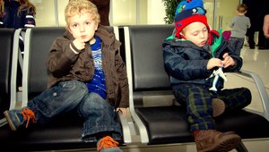 Chlapci Boóroví a ich šťastie. Aj keď mamička musela zostať v Anglicku...