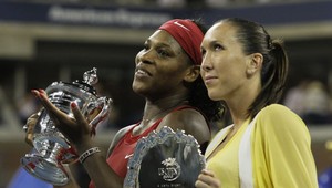 Queens nasadil Serene korunu