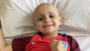 Chlapec s rakovinou dostal desaťtisíce pohľadníc z celého sveta