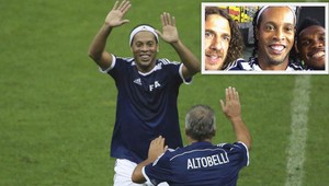 Stále je to mág! Ronaldinho a jeho prihrávka z kúzelníckeho klobúka!