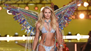 Svetová topmodelka Candice Swanepoel ukázala prsia počas intímnej chvíle