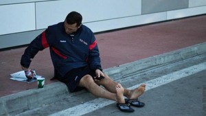 Avery si v Bratislave strihal nechty, skončil na farme