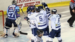 Slovan deklasoval Nitru a je krôčik od finále