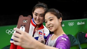 Keď šport spája. Gymnastky znepriateľených krajín si urobili selfie